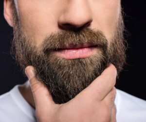 coem curare la barba lunga